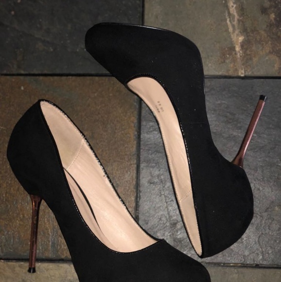 Black Women's Pump - Picture 2 of 4